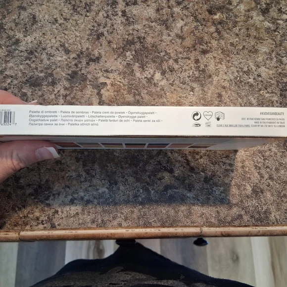 Eyeshadow Palette - Multicolor - Picture 9 of 9